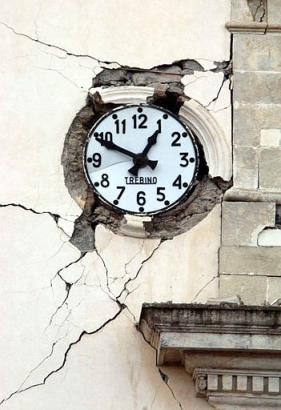 earthquake-stopped clock